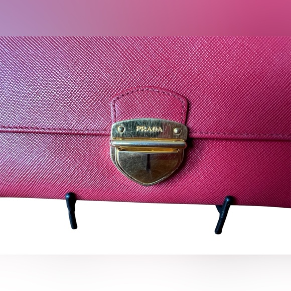 Prada Red Saffiano Tuc Leather Pushlock
Continental Flap Wallet With Box/dustbag - Picture 4 of 11